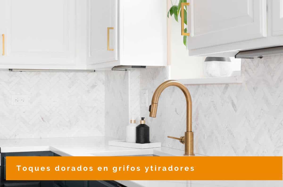 Decoración de cocina con metales brillantes