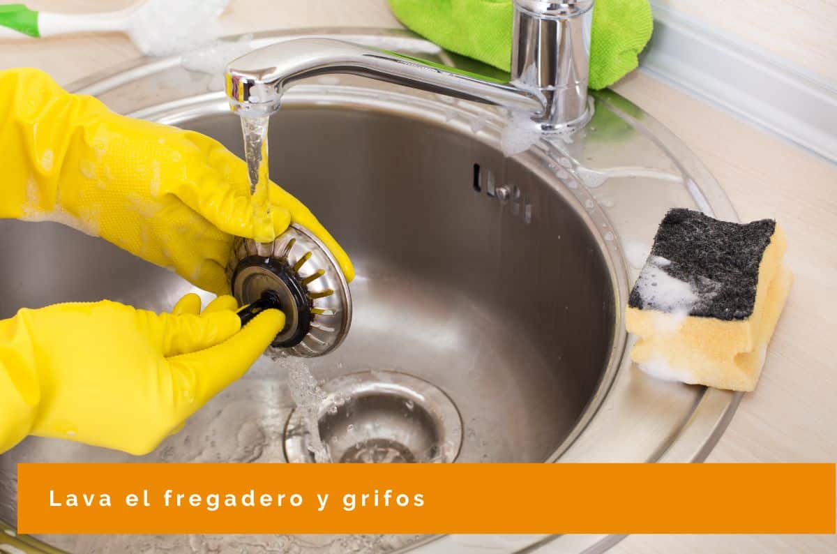 Limpiar la cocina: fregadero y grifos