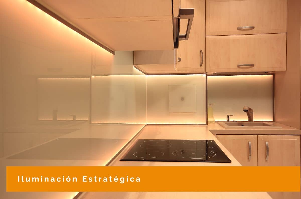 Tendencias en diseño de cocinas en 2025: iluminación estratégica