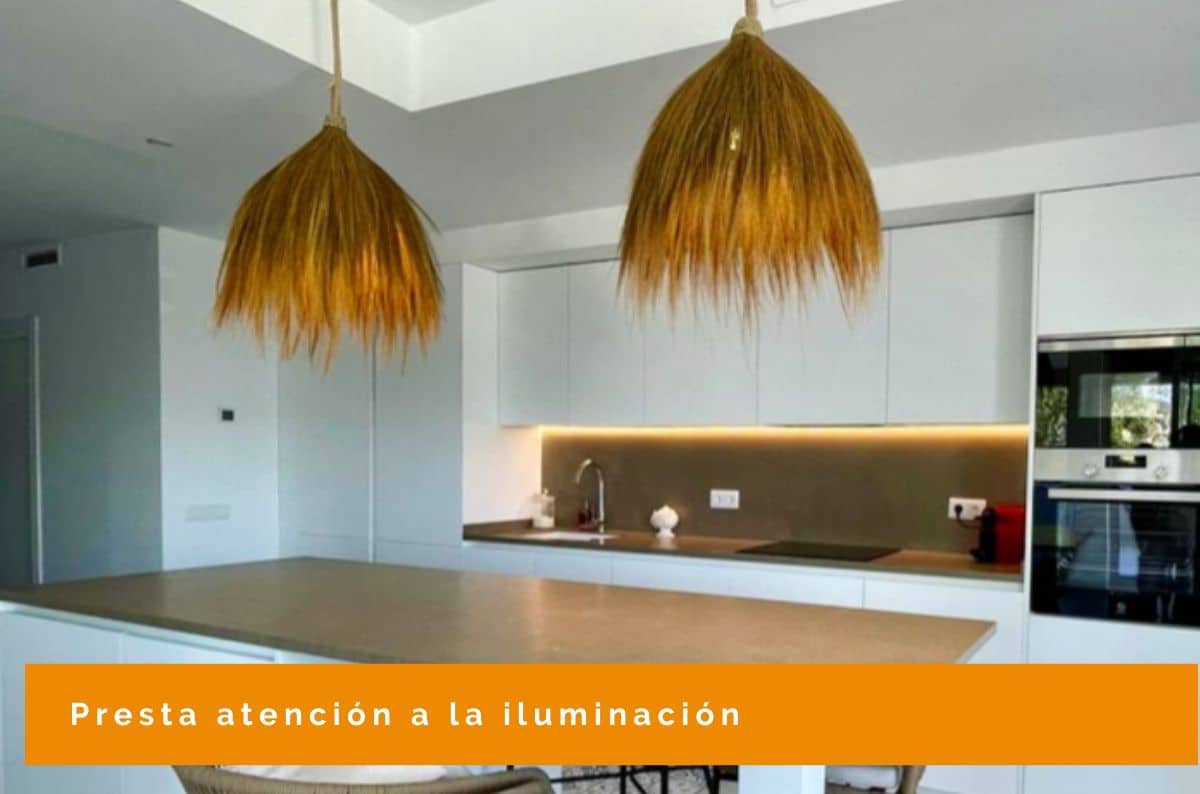 Presta atención a la iluminación para evitar errores al diseñar tu cocina