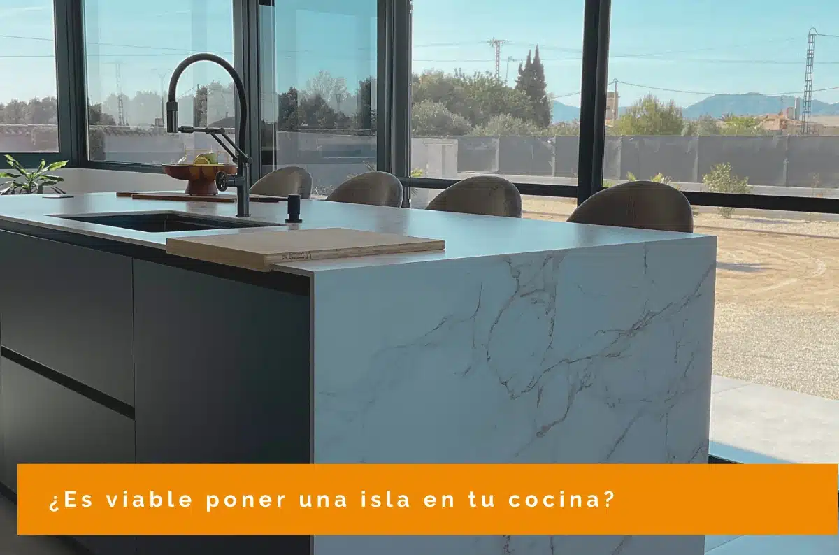 Cocina con isla peqieña