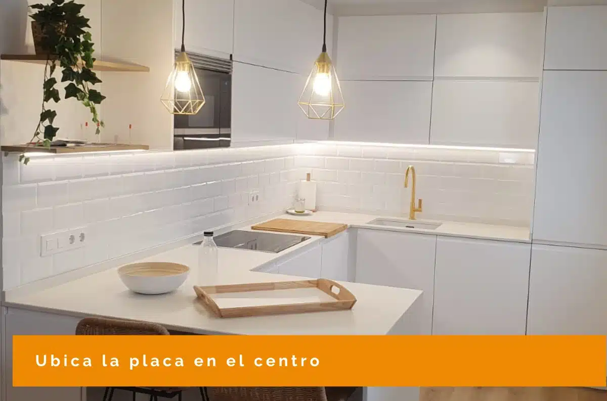 Cocina en U: placa en el centro